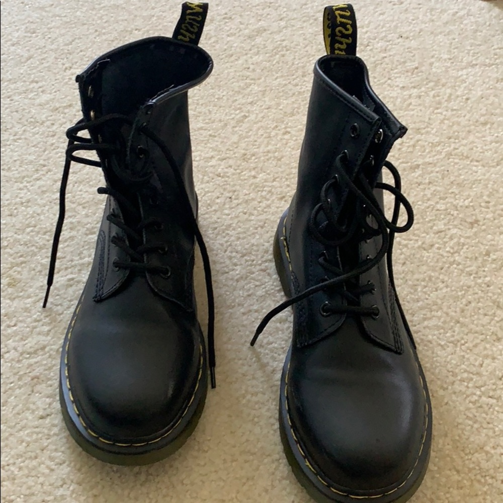 Lace up combat boots similar to doc marten!!